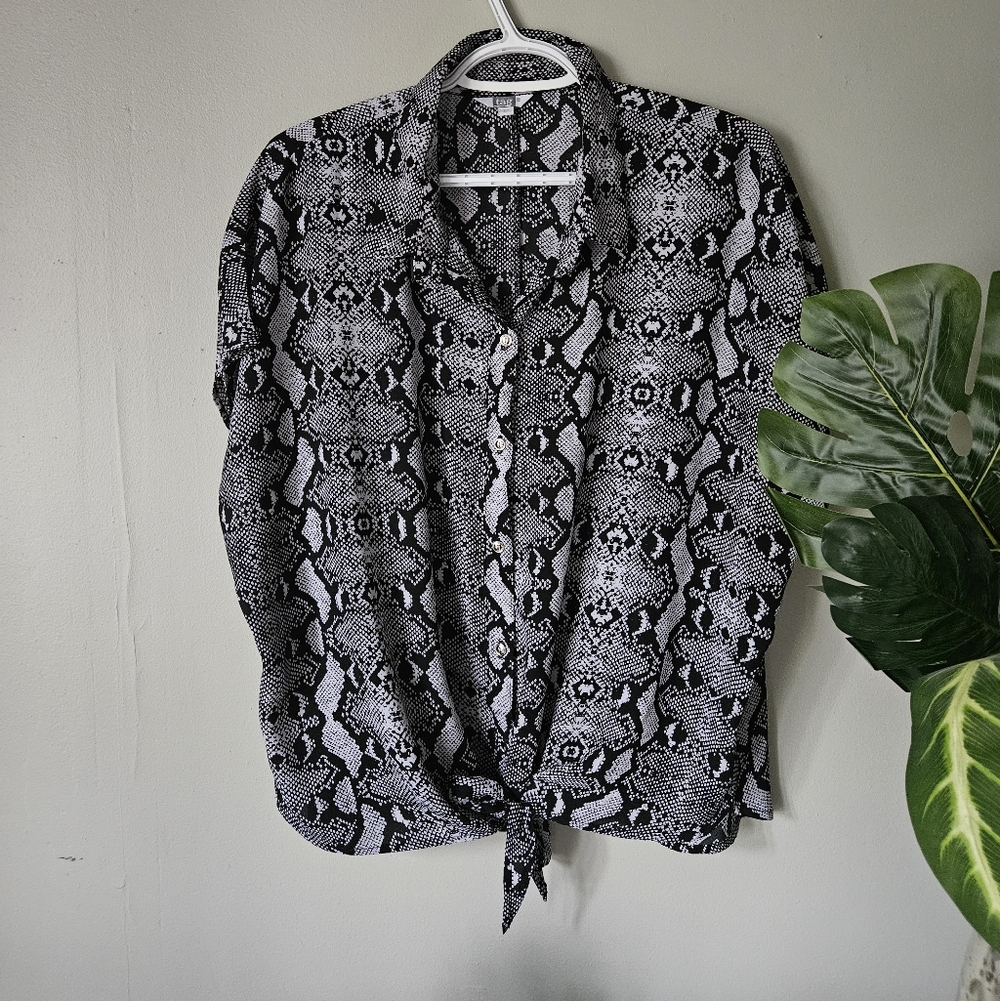 Tag Monochrome Snake Pattern Top
